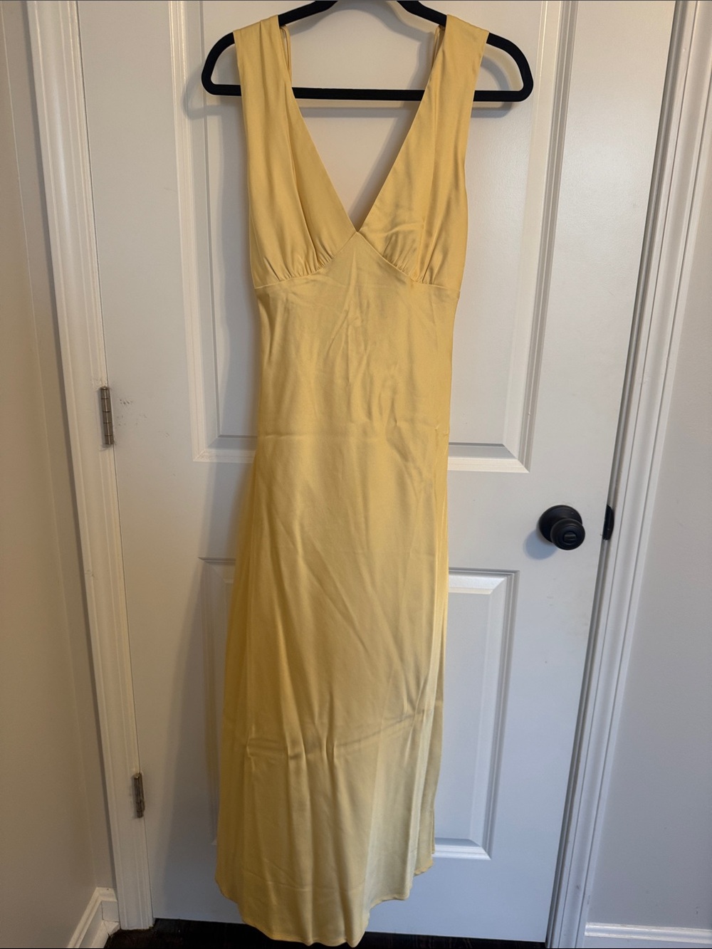 Abercrombie Sleeveless Yellow V-Neck Maxi Dress
